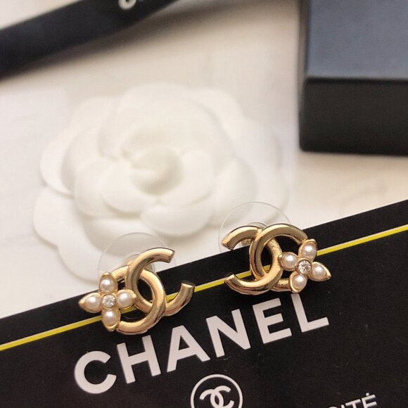 ✅✅✅Chanel earrings - Picture 1 of 6